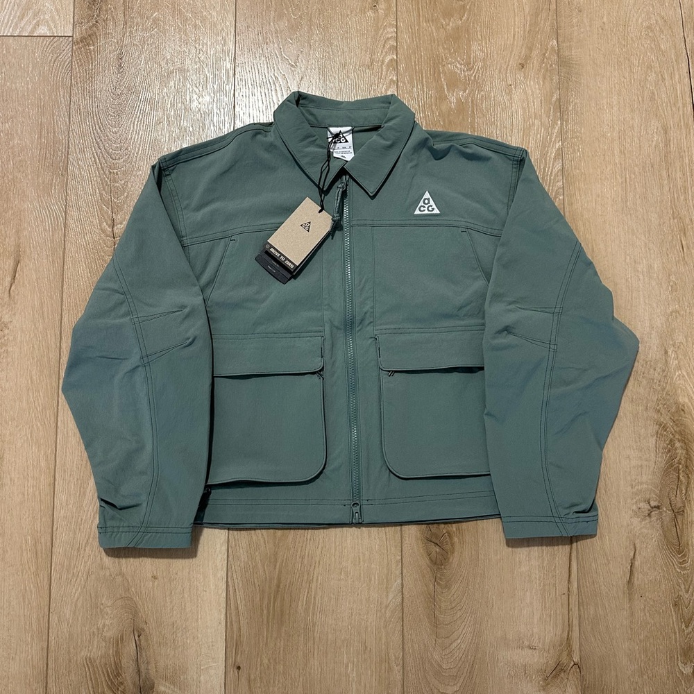 Brand New Nike ACG UV Smith Summit Jacket. Women’s XS.